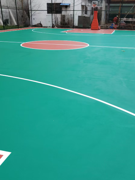 梓潼 球场长期使用易出现地面开裂